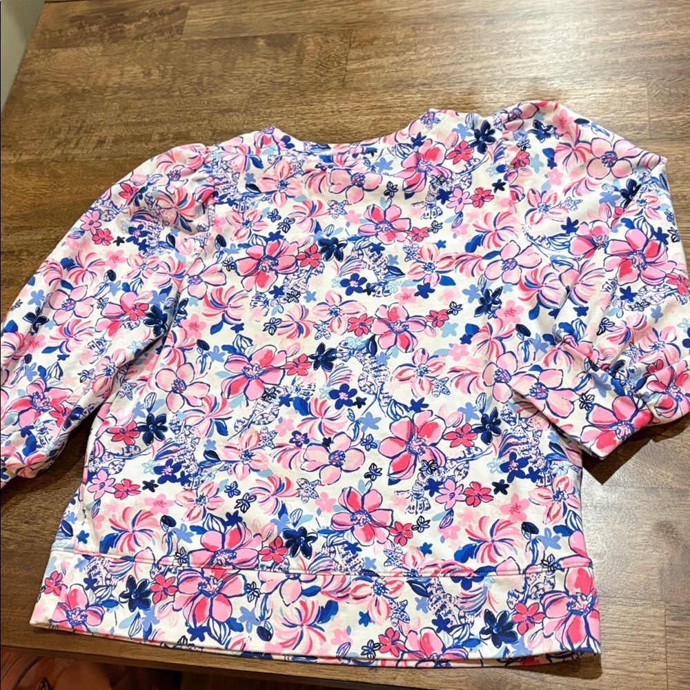 Lilly Pulitzer 3/4 Sleeve Sweatshirt size XS. Floral.  Crew neck. Puff sleeves. - Picture 8 of 10